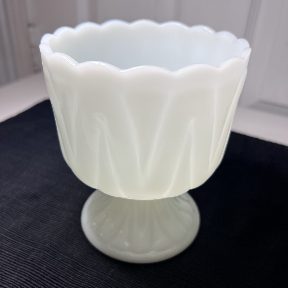 Vtg White Milk Glass Footed Compote, Candy Or Nut Dish Vertical Ribbing Scallop